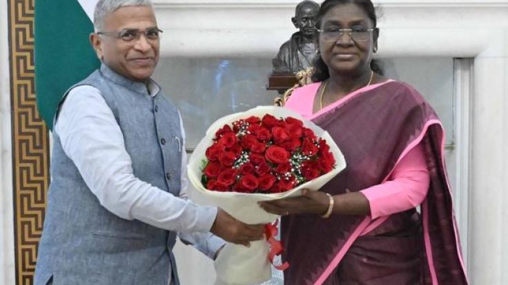 अगला उपराष्ट्रपति कौन?... चर्चाओं के बीच राष्ट्रपति से मिले हरिवंश